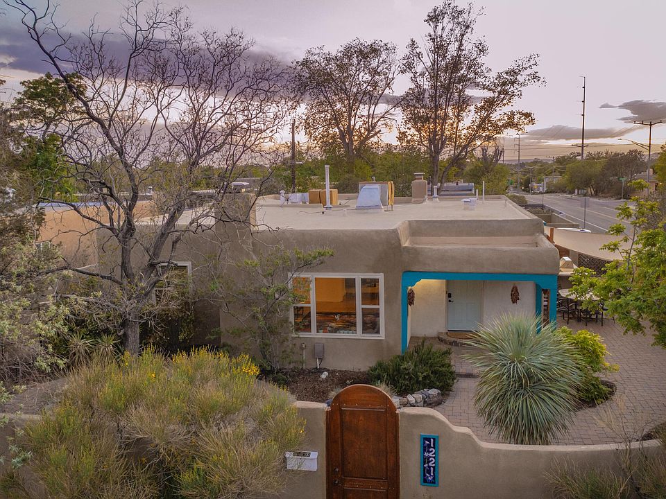 1st image of 1221 Calle Del Sol NE