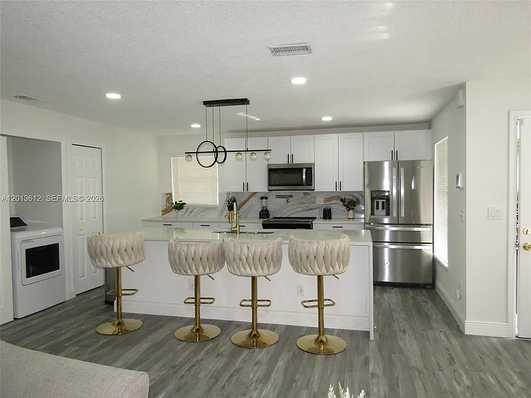 2447 Messina Ave — Photo 7
