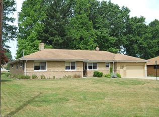5860 Graydon Dr, Seven Hills, OH 44131