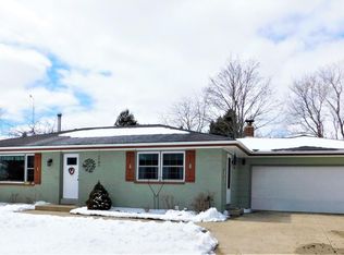N6175 Clearview Dr, Fredonia, WI 53021