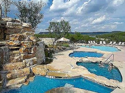 the hollows beach club