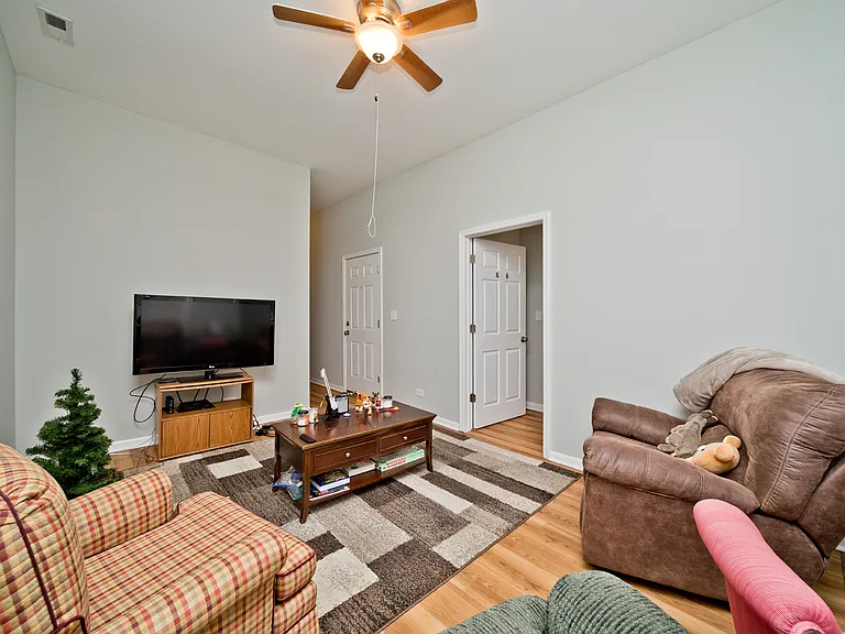 1431 W Flournoy St #2F — Photo 3
