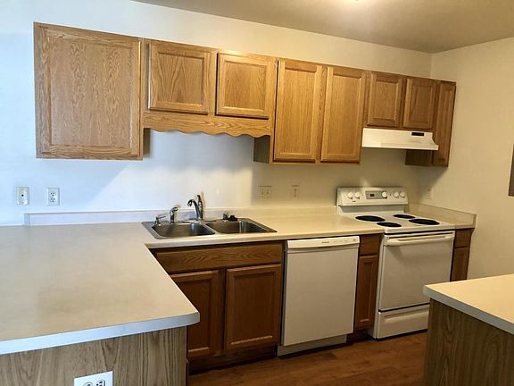 3rd image of 451 Linden Dr #8