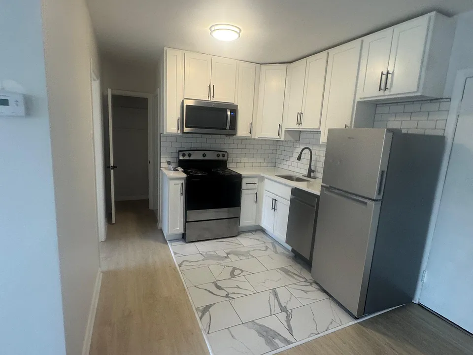 1528 Elmwood Ave #302