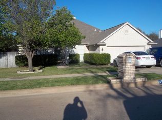 315 Woodcrest Dr, Saginaw, TX 76179