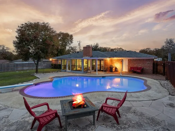2607 Oaks Dr, Granbury, TX 76049