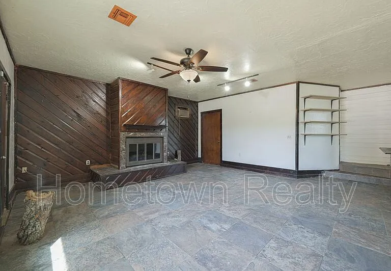 1805 NE 53rd St — Photo 12