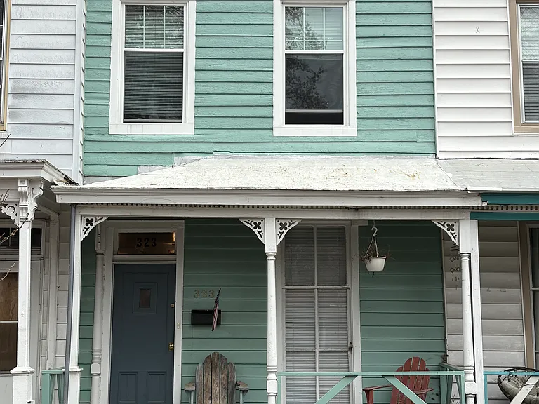 323 S Laurel St — Photo 1