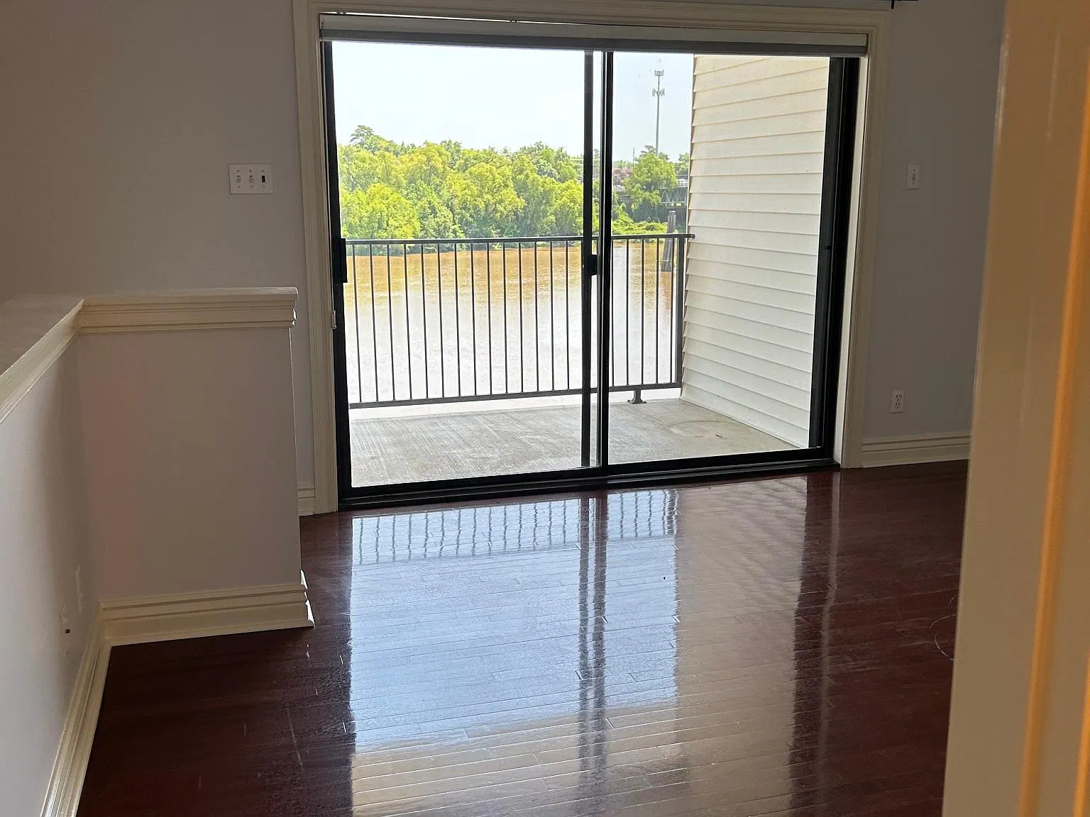 1 bed, 1.5 bath, 900 sqft, $1,200 — Photo 4
