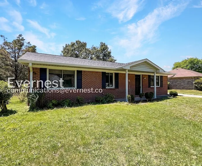 409 Alexander Dr — Photo 2