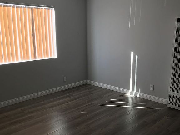3rd image of 544 W 41st Dr APT 4