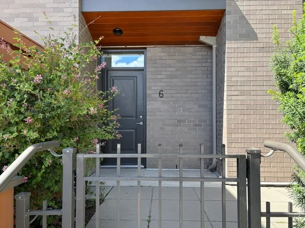 1550 Dickson Ave #6, Kelowna, BC V1Y 9Y8