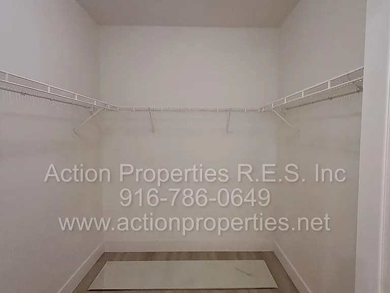 6145 Crater Lake Dr — Photo 32