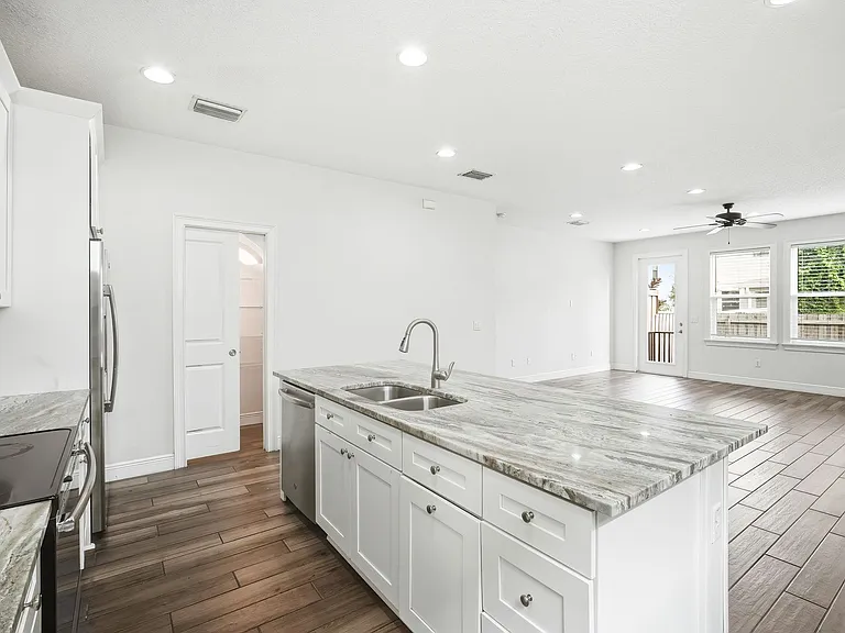 2411 W Fig St #1 — Photo 9