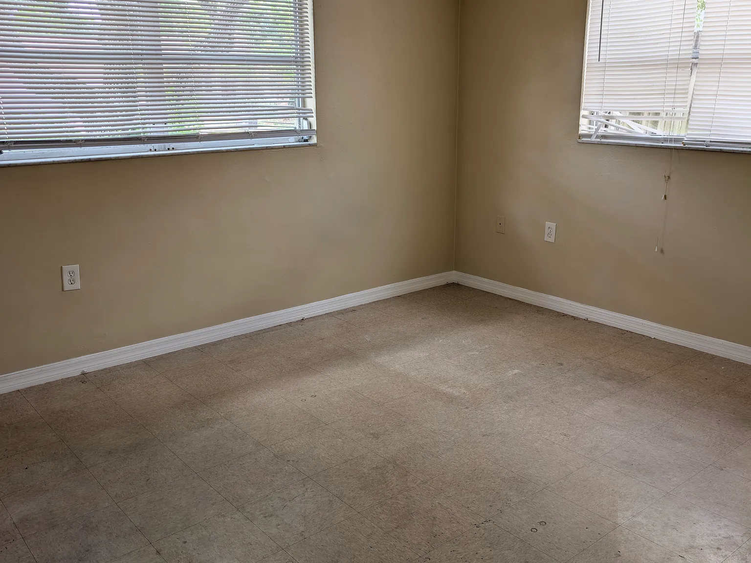 3 bed, 2.0 bath, 1390 sqft, $1,700 — Photo 3