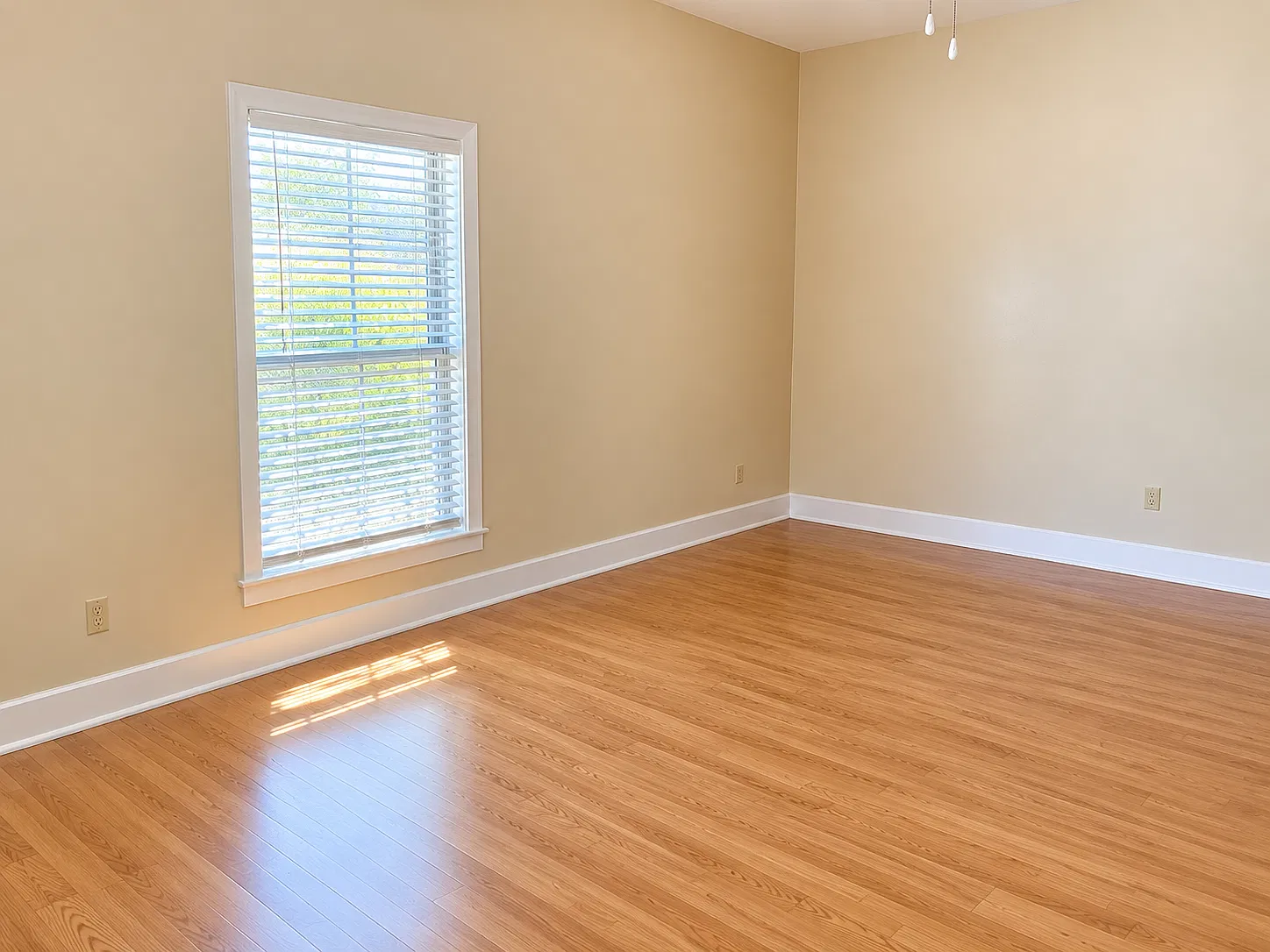 3 bed, $2,400 — Photo 3