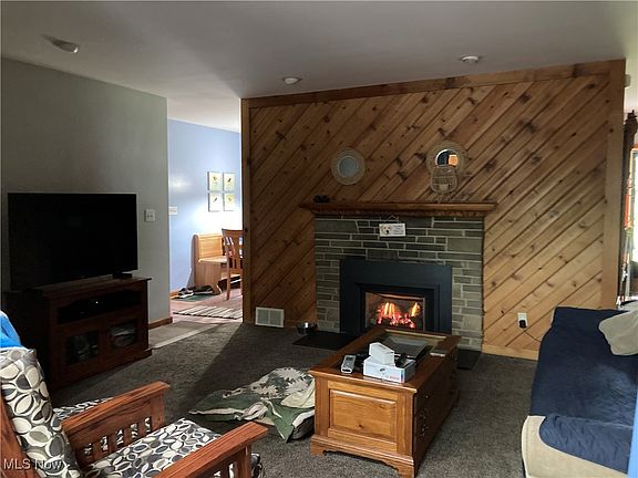 3rd image of 3401 Lynwood Dr NW