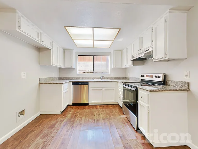 1344 Shaddick Dr — Photo 5