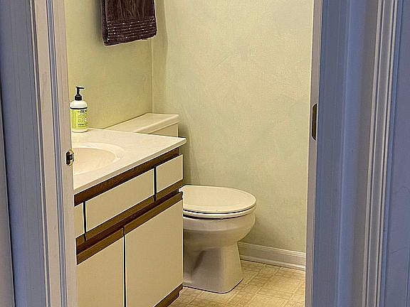 1/2 bath
