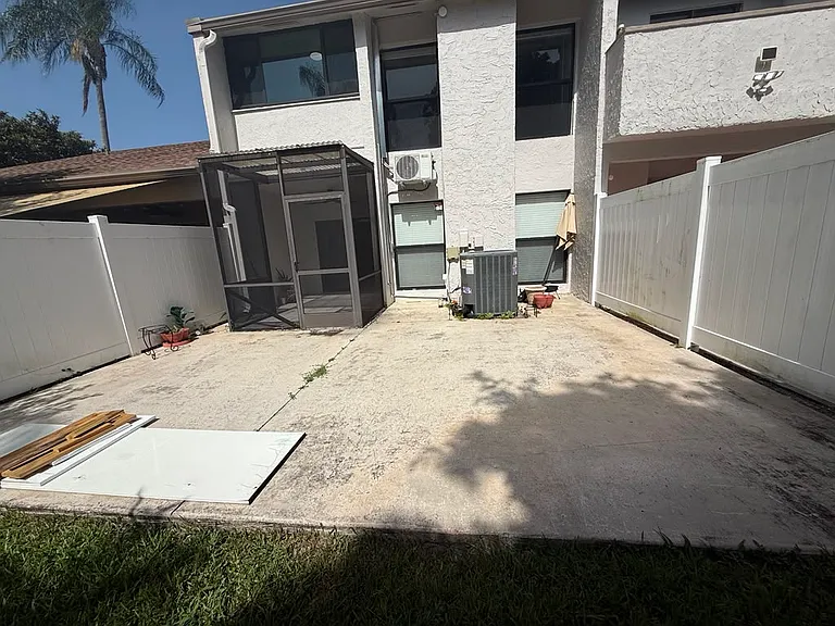 6744 Canary Palm Cir — Photo 22