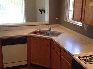 595 Fox Ridge Dr, Fox Lake, IL 60020