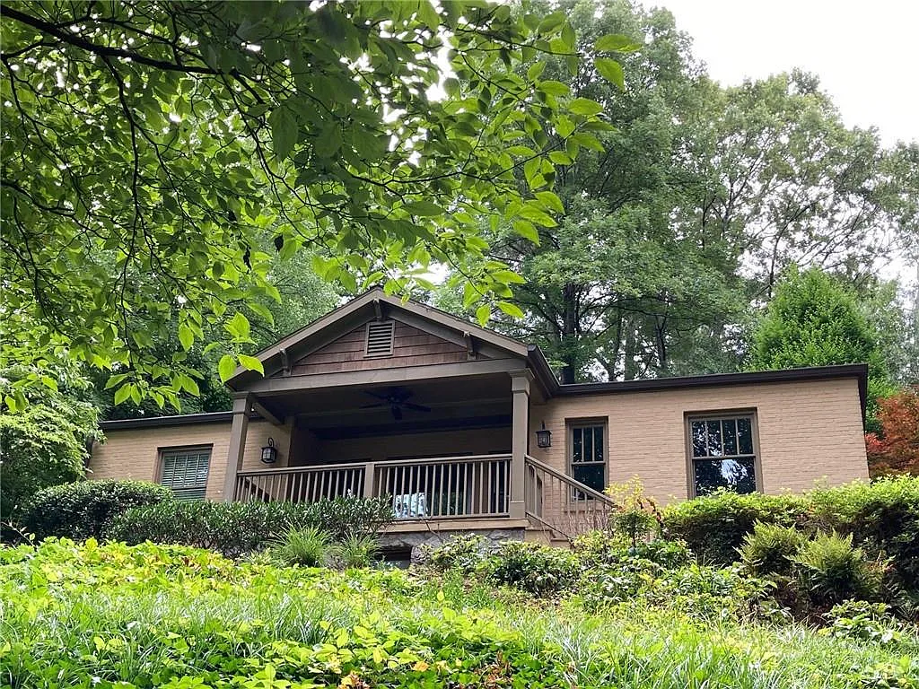 49 Putnam Cir NE photo 1