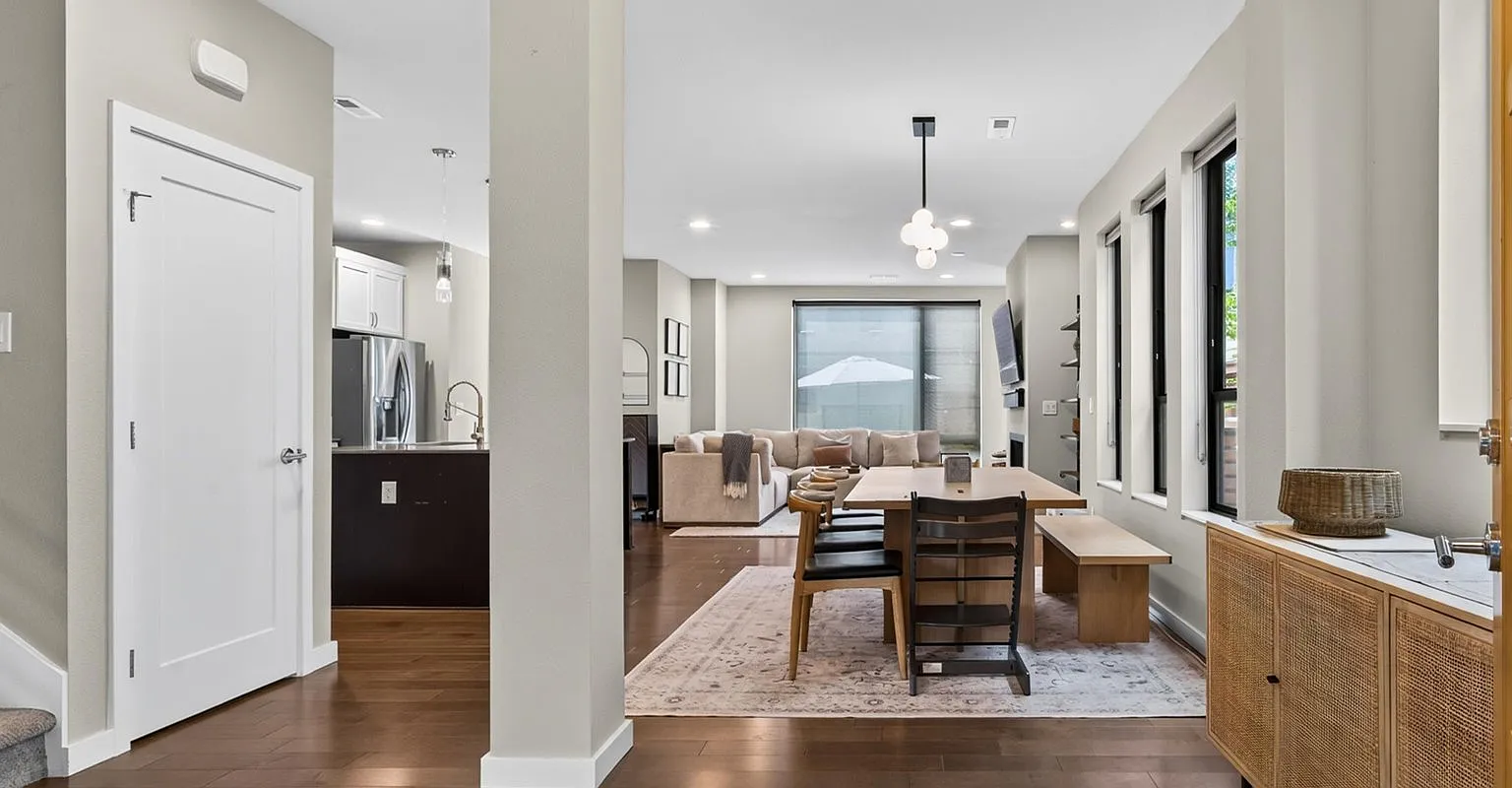 3 bed, 2.5 bath, 1949 sqft, $4,500 — Photo 3