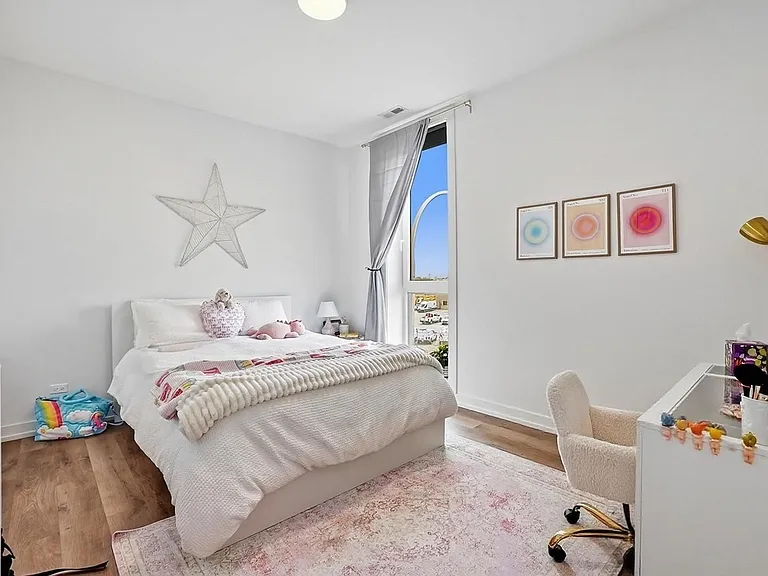 815 N Richmond St #301 — Photo 16
