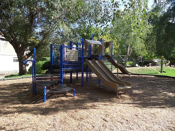 3rd image of 17187 Creekside Cir