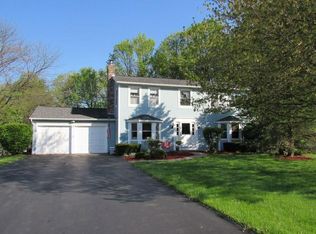 17 Kilkenny Ct, Fairport, NY 14450