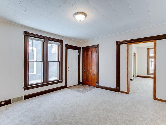 5th image of 325 Charles Ave
