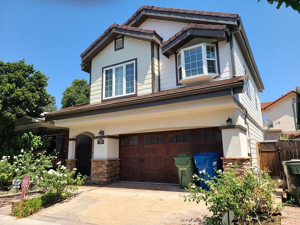 1st image of 204 1/2 N Palm Ave