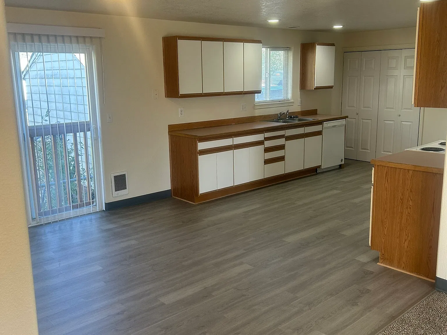 2 bed, 1.5 bath, 980 sqft, $1,550 — Photo 4