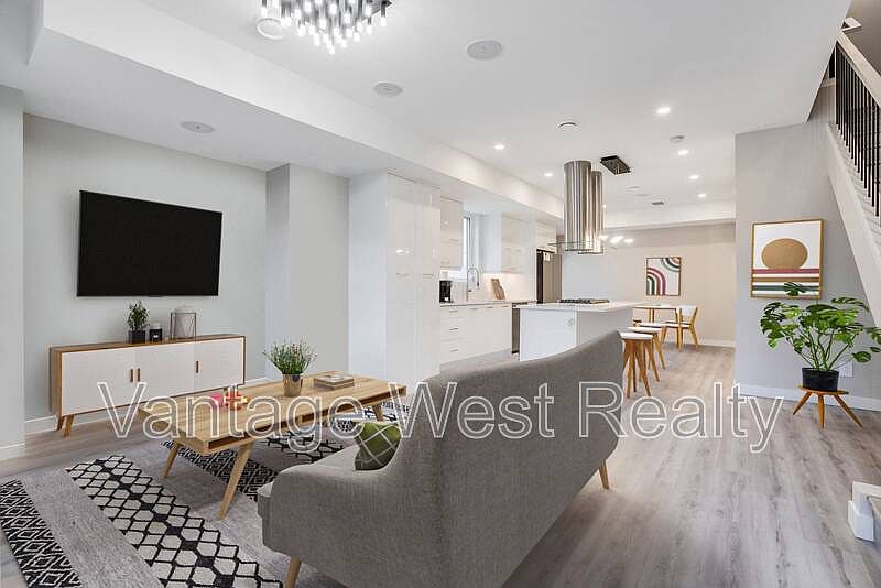 1st image of 800 Morrison Ave #3