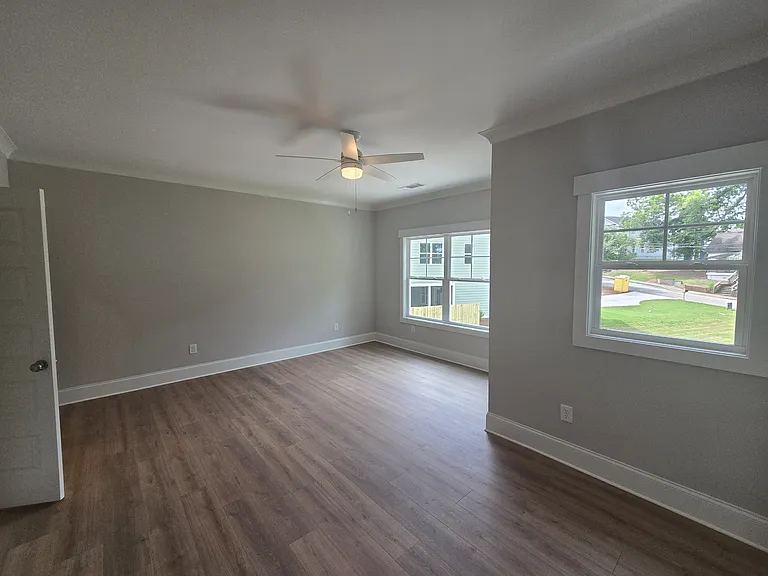 1447 E Broad — Photo 14