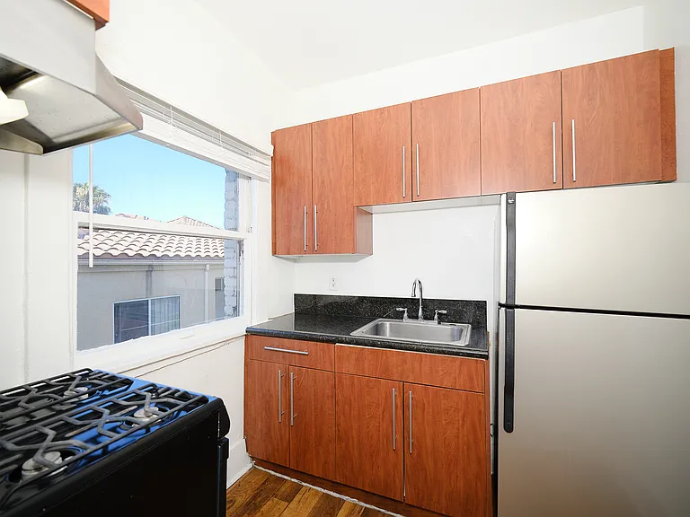 Valencia Village Lofts — Photo 2