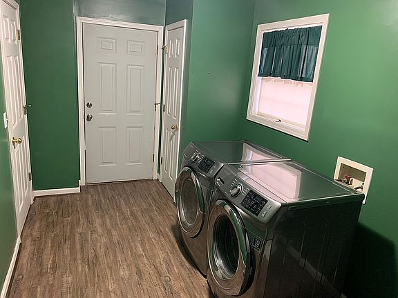 3rd image of 224 Jeanne Dr