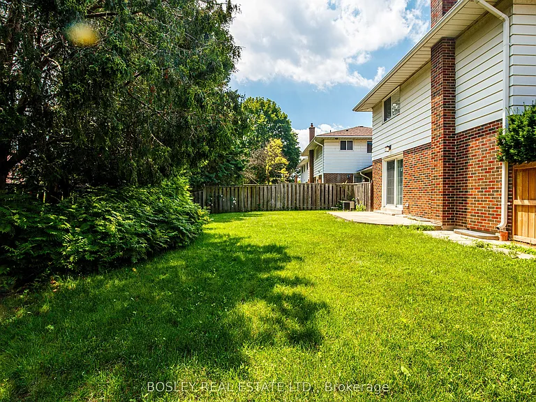 33 Forestbrook Cres — Photo 14