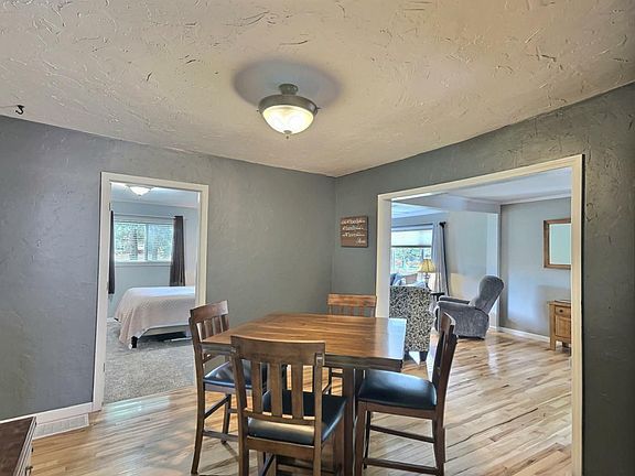 4th image of 1037 Superior Ave