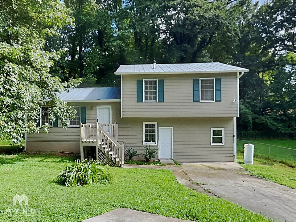860 Wells Cir SE