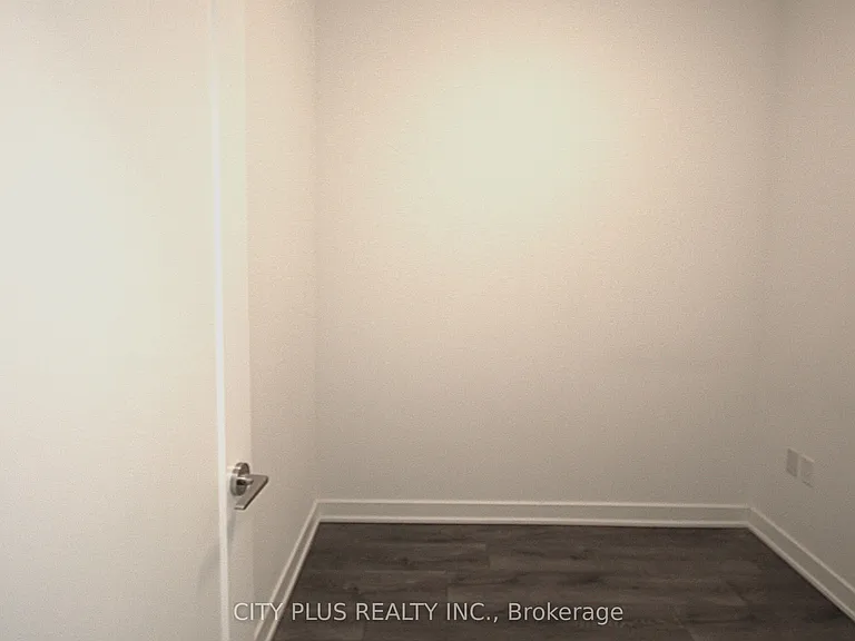 105 Oneida Cres #809 — Photo 3