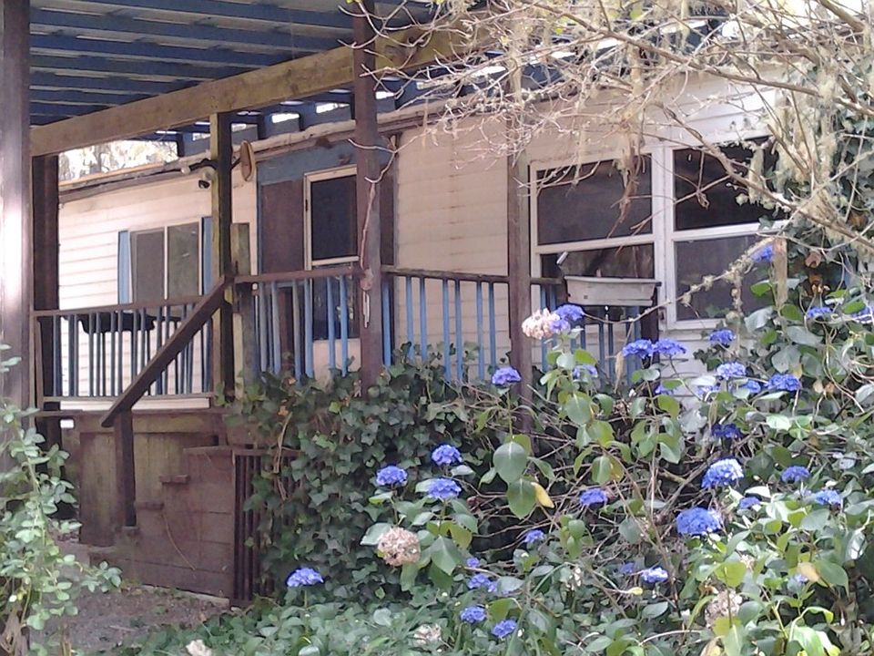 1st image of 231 NE Hilltop Pl