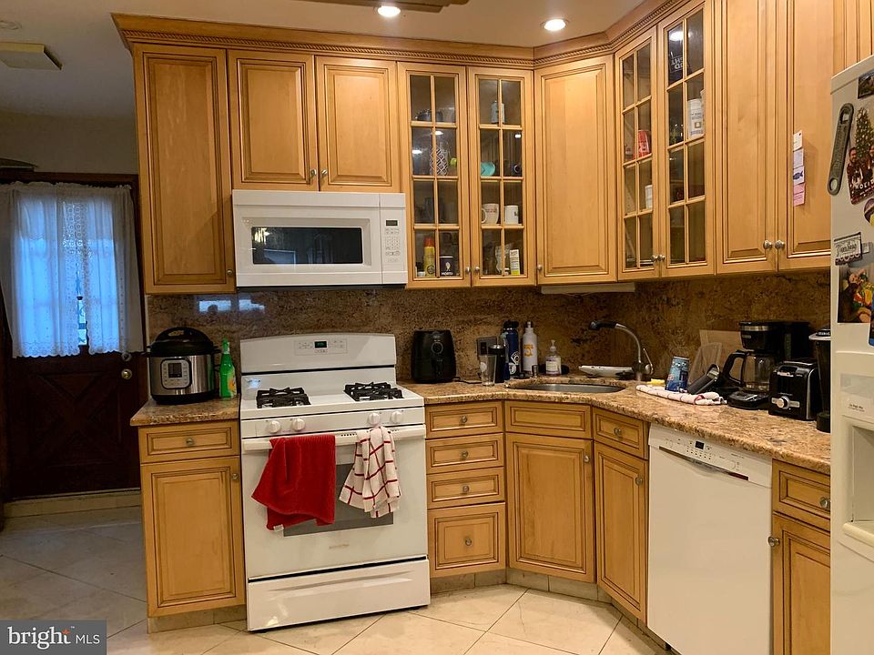 1st image of 789 N 27th St #1