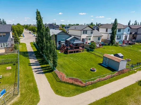 203 E Bishop Mews NW, Rocky View County, AB T0J 1X2