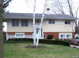 2S164 Valley Rd, Lombard, IL 60148