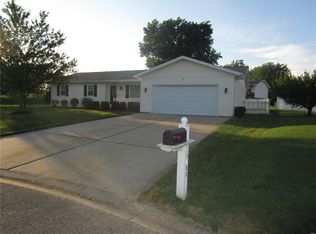 8 W Haywood Ct, Chester, IL 62233