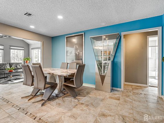 5th image of 845B Taylor Rd