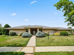 2505 Saint Andrews Rd, Urbana, IL 61802