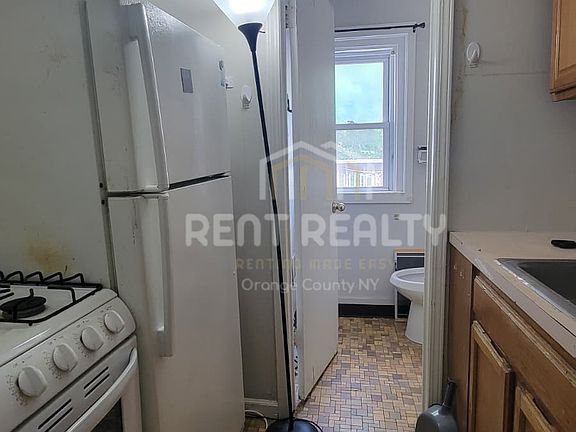 2nd image of 143 Main St APT 7