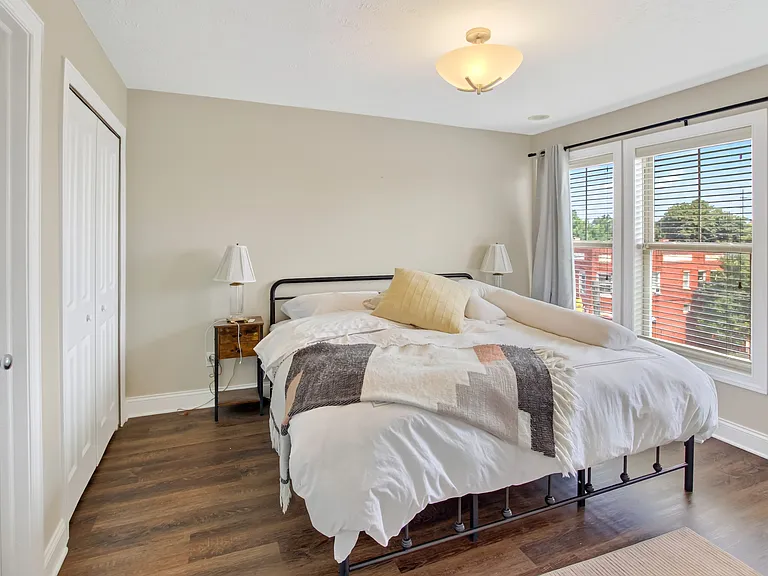 10933 Detroit Ave — Photo 22